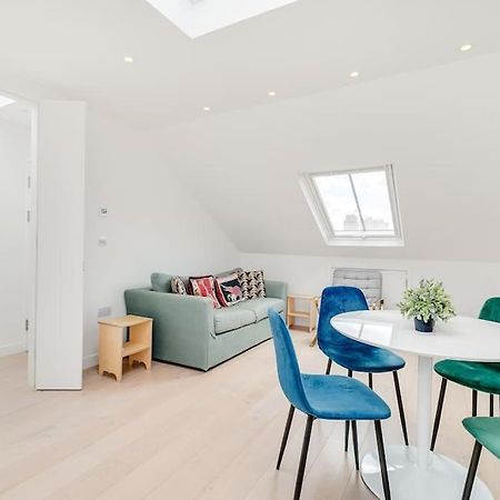 Modern 1 Bedroom Flat In Battersea Londra Esterno foto
