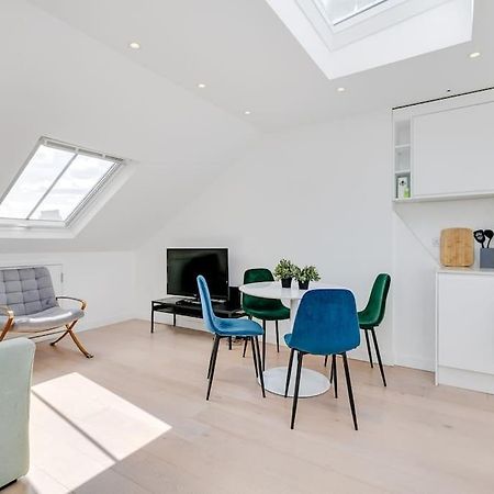 Modern 1 Bedroom Flat In Battersea Londra Esterno foto