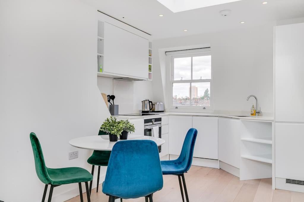 Modern 1 Bedroom Flat In Battersea Londra Esterno foto