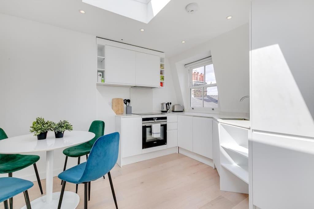 Modern 1 Bedroom Flat In Battersea Londra Esterno foto