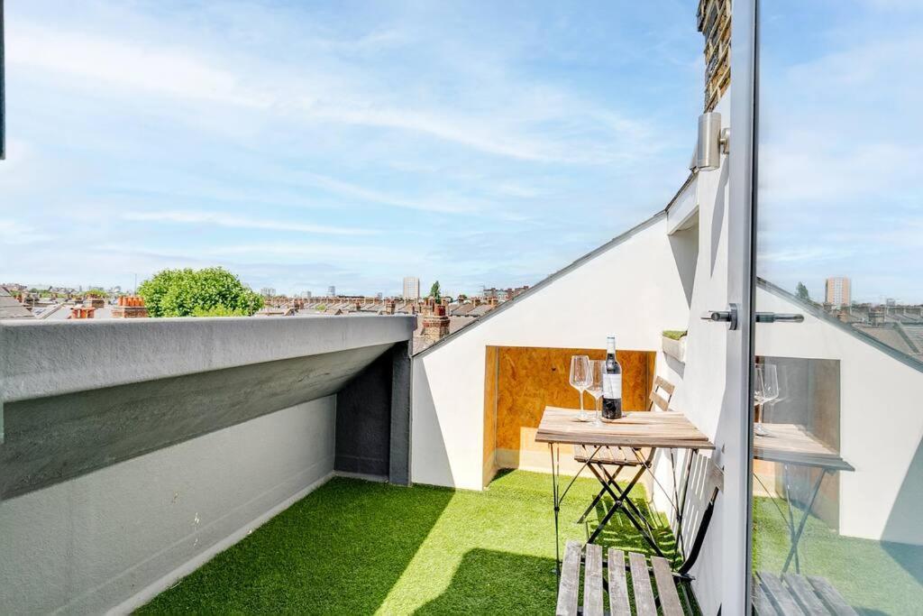 Modern 1 Bedroom Flat In Battersea Londra Esterno foto